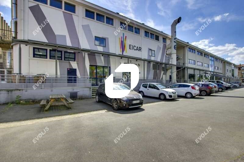 Office in Saint-Denis for lease - Building Photo - Image 3 of 10