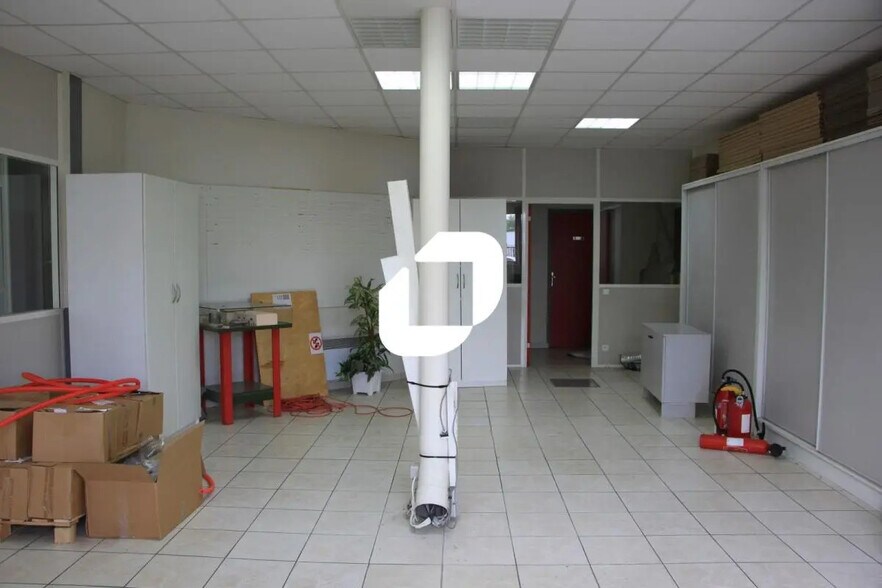 Flex in Roissy-en-Brie for lease - Interior Photo - Image 2 of 7