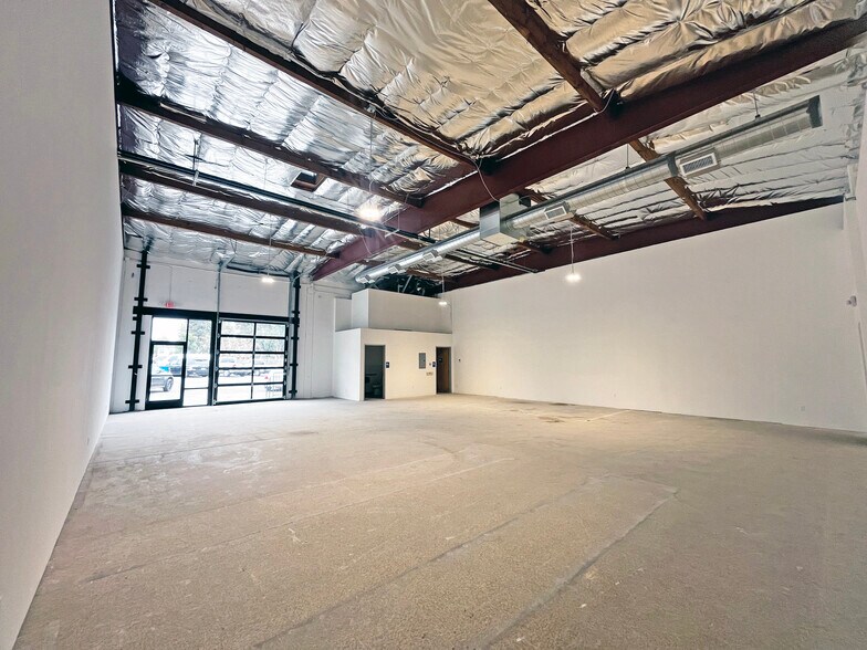 3860 E Main St, Ventura, CA à louer - Photo intérieure - Image 2 de 33