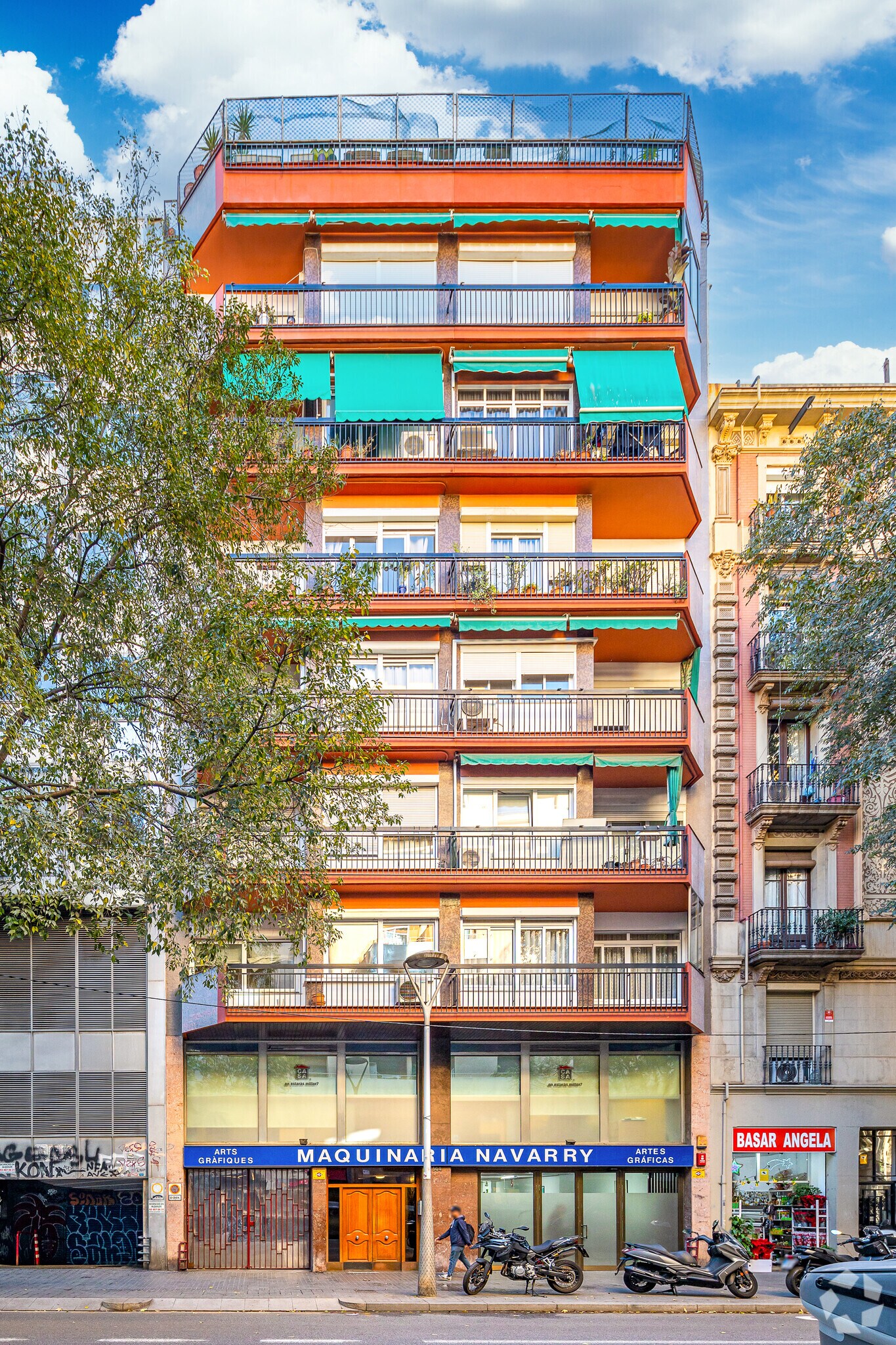 Immeuble residentiel dans Barcelone, Barcelona à vendre Photo principale- Image 1 de 2