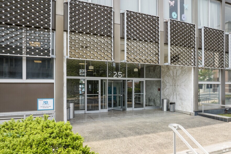 25 E Salem St, Hackensack, NJ à louer - Photo du bâtiment - Image 3 de 13