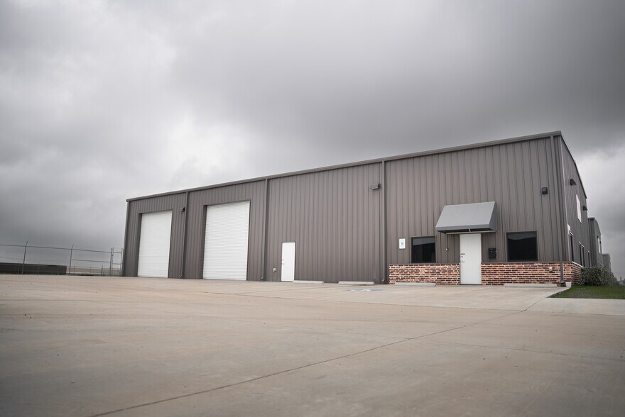 8690 Industrial Parkway, Beaumont, TX à louer - Photo du bâtiment - Image 2 de 7