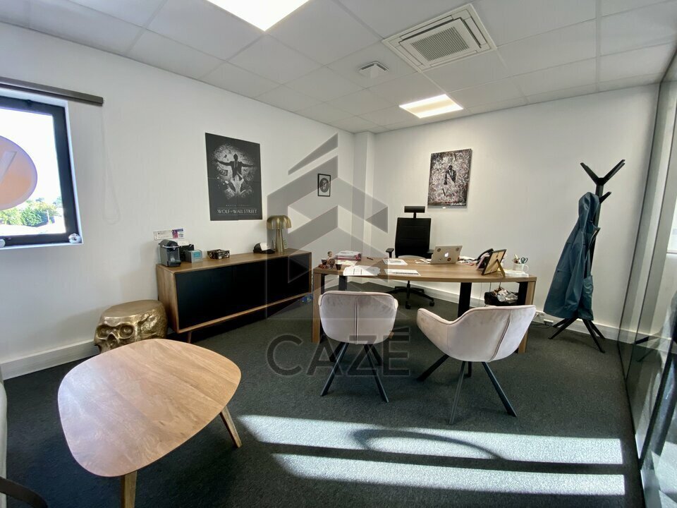 Office in Tresses for sale Interior Photo- Image 1 of 7