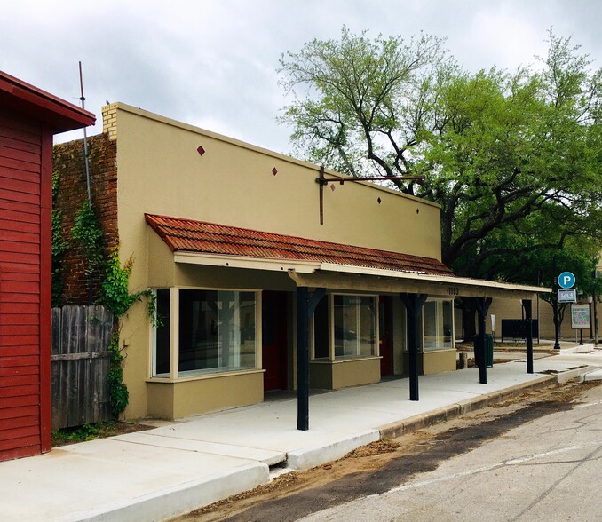 1103 Main St, Bastrop, TX à vendre - Photo du bâtiment - Image 1 de 1