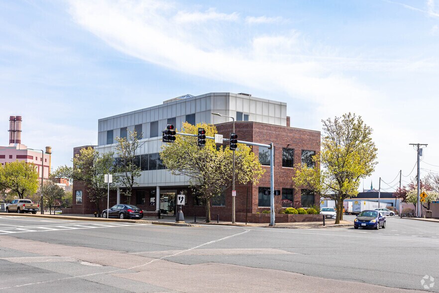 655 Summer St, Boston, MA à louer - Photo du bâtiment - Image 1 de 3