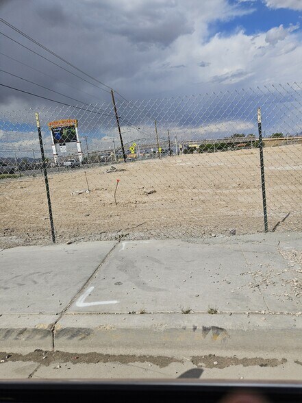 2740 LAS VEGAS Blvd, North Las Vegas, NV à louer - Photo du bâtiment - Image 2 de 5