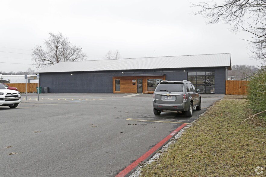 1007 N 2nd St, Rogers, AR for lease - Building Photo - Image 3 of 6