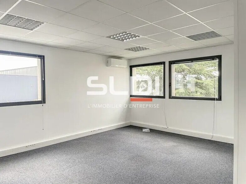 Office in Rillieux-la-Pape for lease - Interior Photo - Image 2 of 9