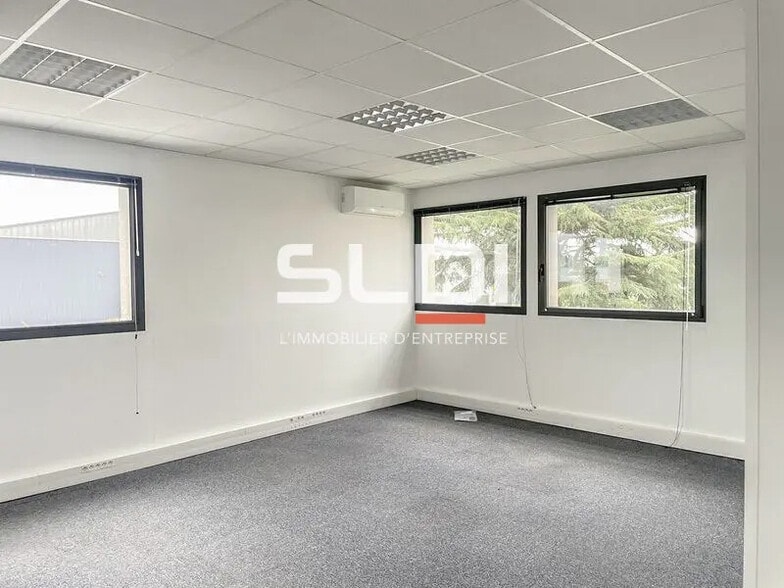 Bureau dans Rillieux-la-Pape à louer - Photo intérieure - Image 2 de 9
