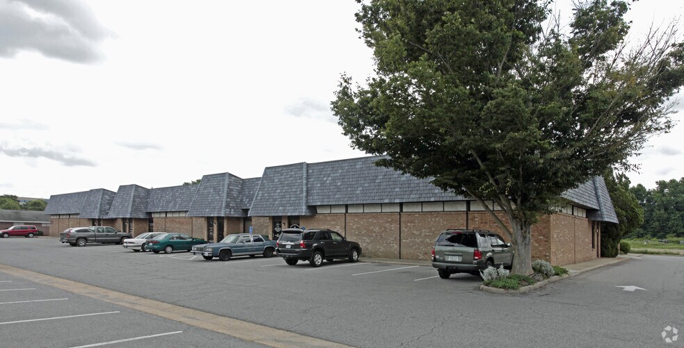 1821 Old Donation Pky, Virginia Beach, VA à louer - Photo du bâtiment - Image 2 de 3