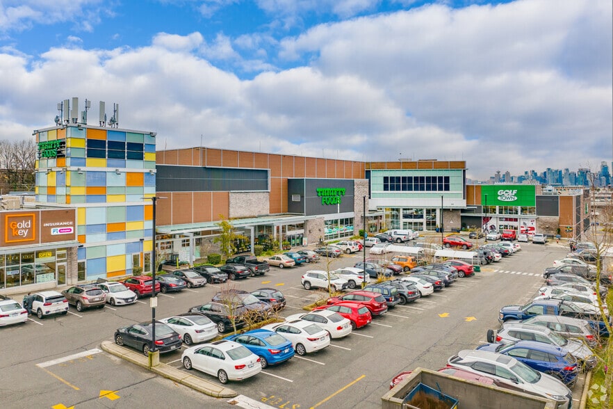 845 Marine Dr, North Vancouver, BC for lease - Building Photo - Image 3 of 6