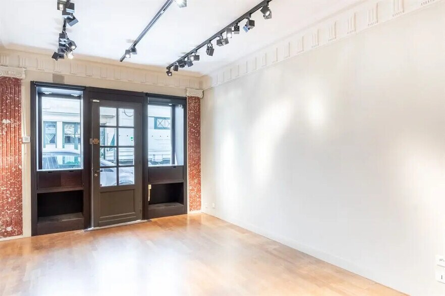 Retail in Paris for sale - Interior Photo - Image 2 of 4