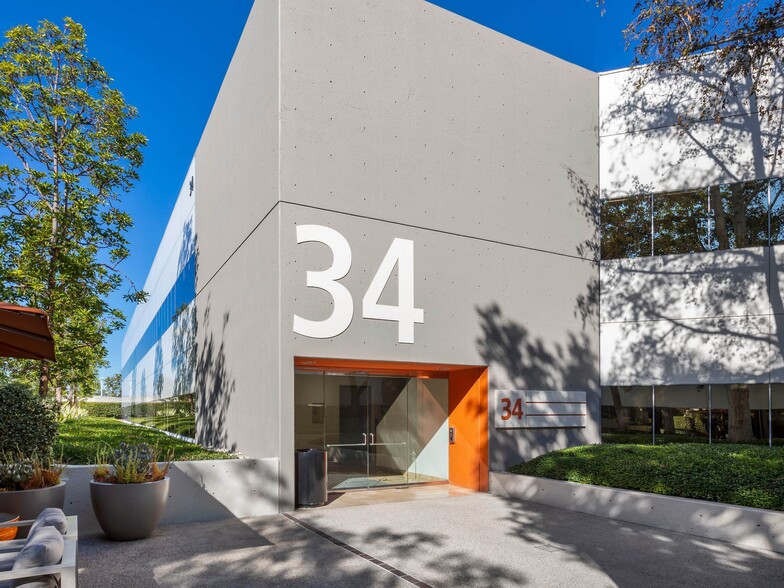 2 Executive Cir, Irvine, CA for lease - Building Photo - Image 1 of 50