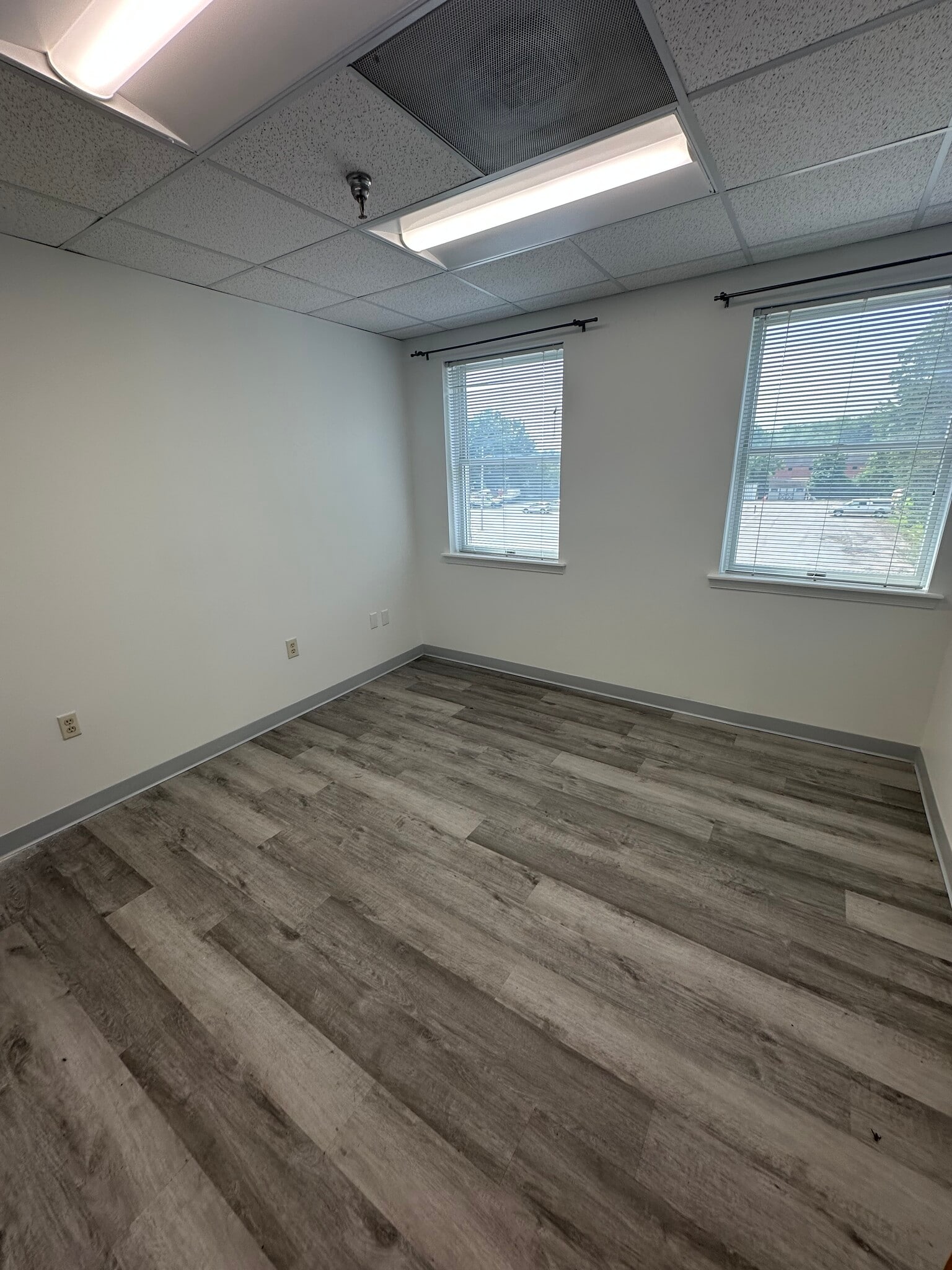 9375 Chesapeake St, La Plata, MD for lease Interior Photo- Image 1 of 8