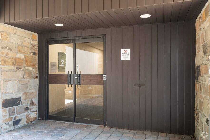 615 Hope Rd, Eatontown, NJ à louer - Photo du bâtiment - Image 3 de 4