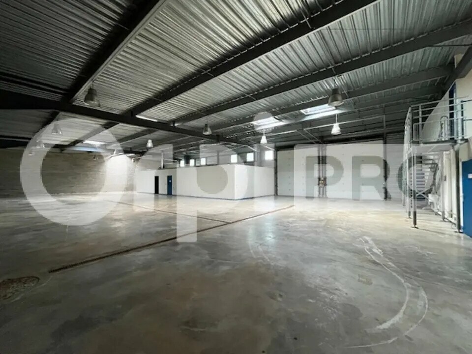 Office in Vert-Saint-Denis for lease Interior Photo- Image 1 of 10