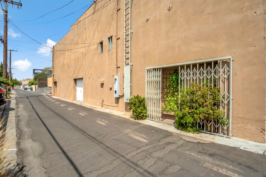 2912-2916 Foothill Blvd, Ln, La Crescenta, CA à vendre - Photo du bâtiment - Image 3 de 11