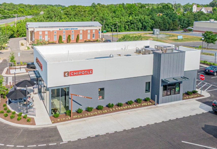 10611 Greenbelt Rd, Lanham, MD for sale - Building Photo - Image 2 of 8