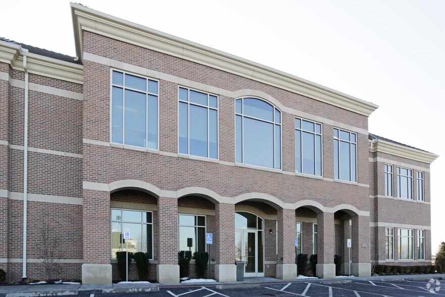 1300 NW Briarcliff Pky, Kansas City, MO à louer - Photo du bâtiment - Image 1 de 9