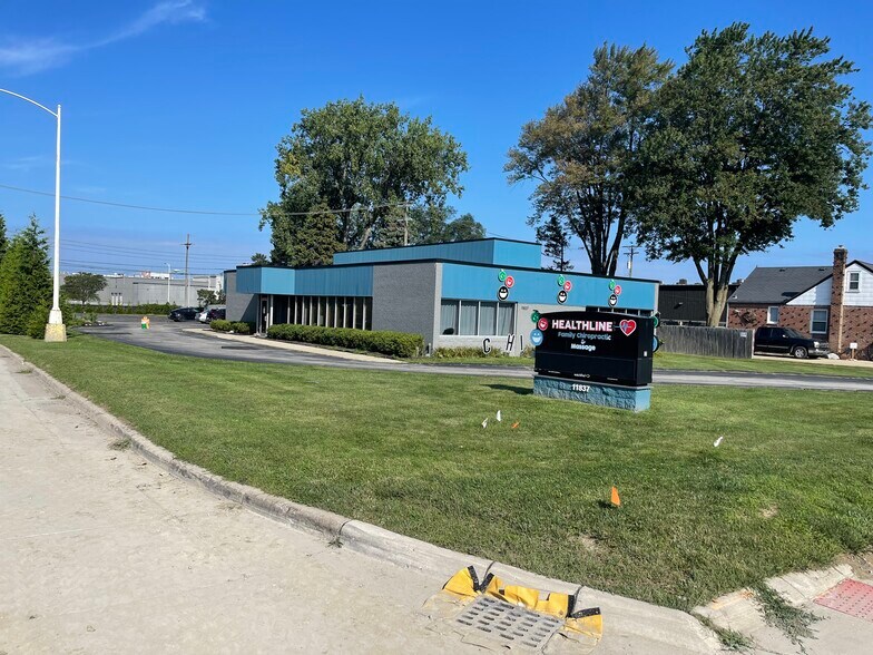 11837 Merriman Rd, Livonia, MI for sale - Building Photo - Image 2 of 3