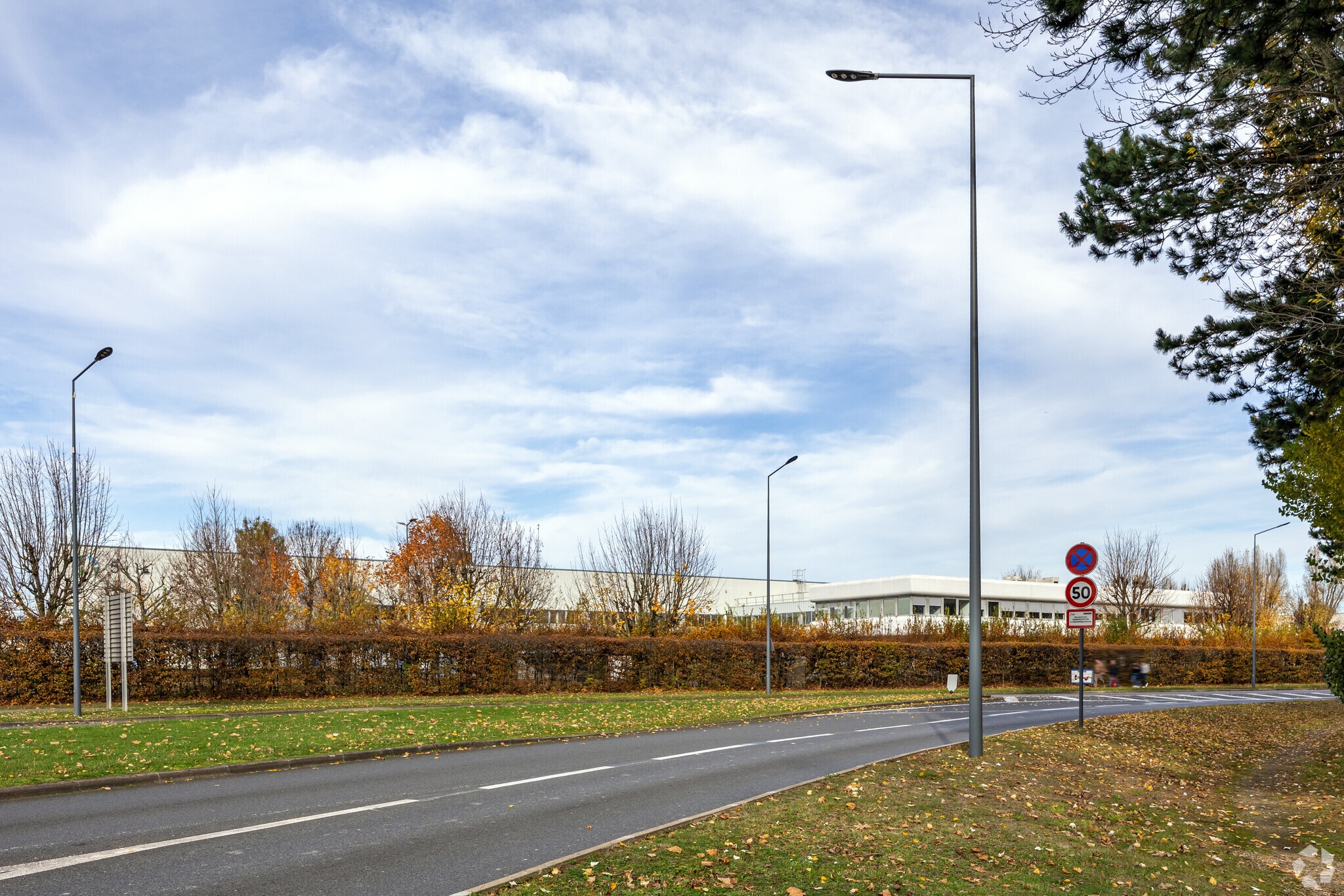 Office in Tremblay-en-France for lease Primary Photo- Image 1 of 3