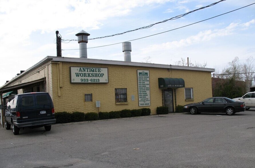 235 Robbins Ln, Syosset, NY à louer - Photo du bâtiment - Image 2 de 3