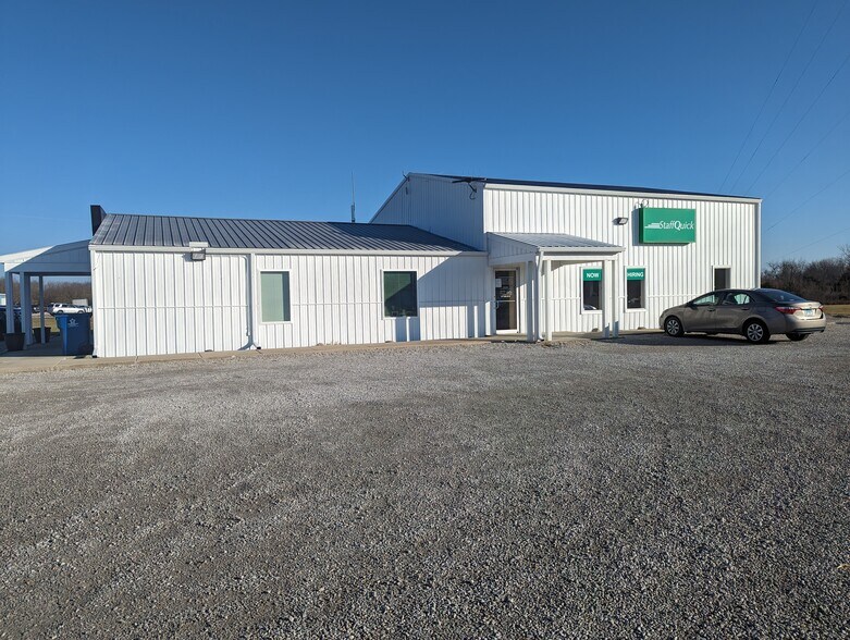 8 Southgate Ct, Tilton, IL for sale - Building Photo - Image 1 of 1