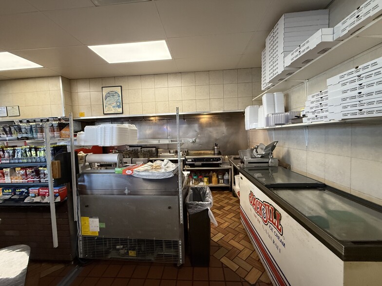 601-617 Cedar Ave, Yeadon, PA for lease - Building Photo - Image 3 of 18