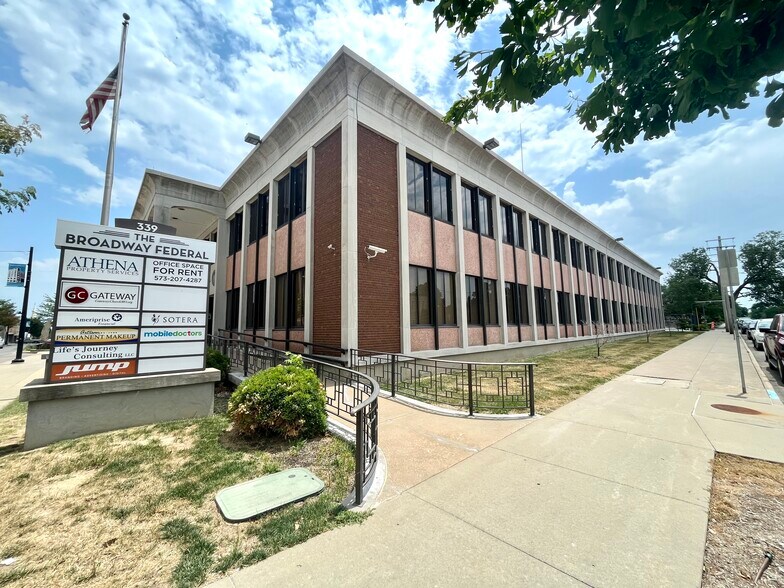 339 Broadway St, Cape Girardeau, MO à louer - Photo du bâtiment - Image 1 de 7