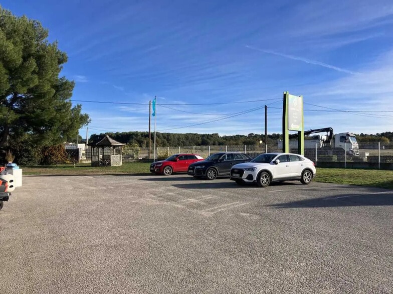 Flex in Peynier for lease - Building Photo - Image 2 of 6