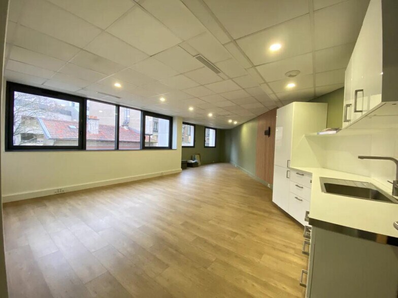 Office in Boulogne-Billancourt for lease - Interior Photo - Image 2 of 6