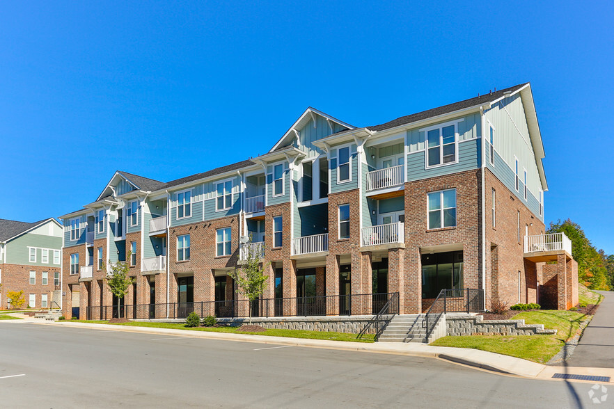 1005 S Fork Village Dr, Belmont, NC à vendre - Photo du b timent - Image 1 de 1