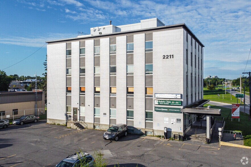 2211 Riverside Dr, Ottawa, ON à louer - Photo du bâtiment - Image 1 de 3
