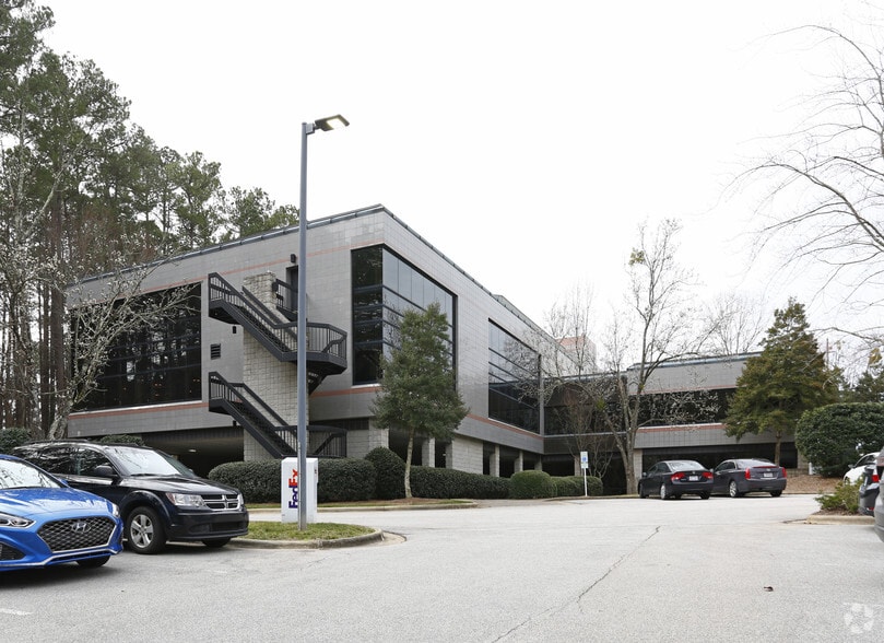 7200 Falls of Neuse Rd, Raleigh, NC à louer - Photo du bâtiment - Image 2 de 6