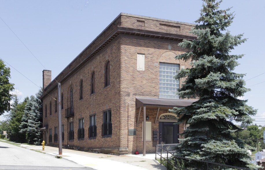 101 N McDonald St, McDonald, PA à vendre - Photo du bâtiment - Image 2 de 6