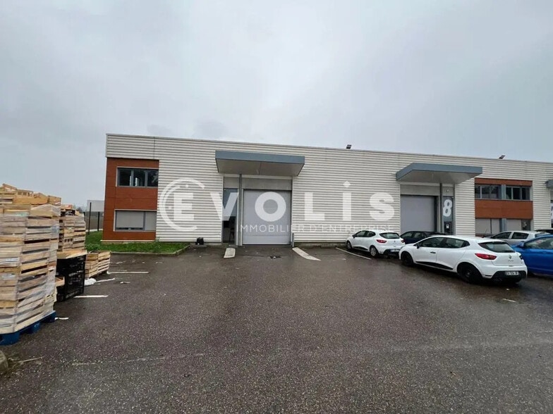 Bureau dans Saint-Priest à louer - Photo du bâtiment - Image 2 de 27