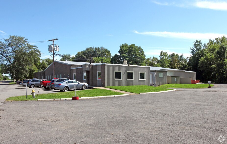 58 North Ave, Manchester, NY à louer - Photo du bâtiment - Image 3 de 8