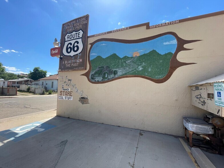 242 W Lewis Ave, Ash Fork, AZ à vendre - Vidéo sur l’inscription commerciale - Image 2 de 15