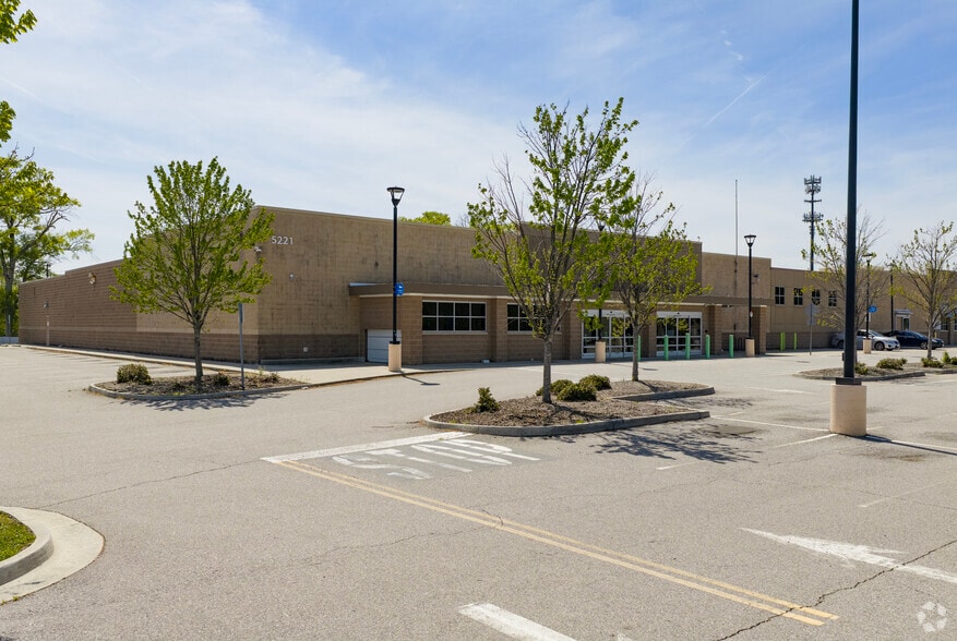 5221 Brook Rd, Richmond, VA for lease - Building Photo - Image 2 of 2