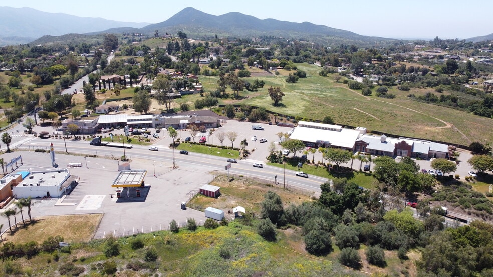 13889 Campo Rd, Jamul, CA à louer - Photo du bâtiment - Image 2 de 14