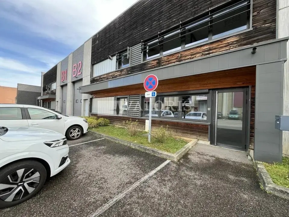 Flex dans Oullins à louer Photo du bâtiment- Image 1 de 11