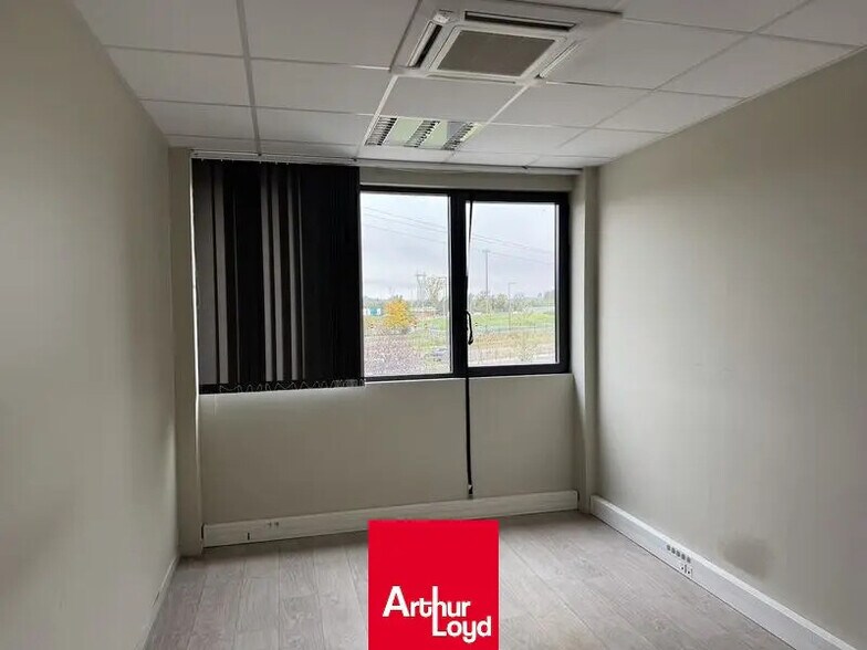Office in Limas for lease - Interior Photo - Image 2 of 5
