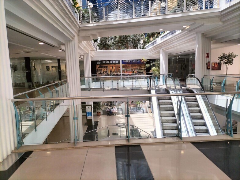 Retail in Jerez de la Frontera, Cádiz for sale - Lobby - Image 2 of 10