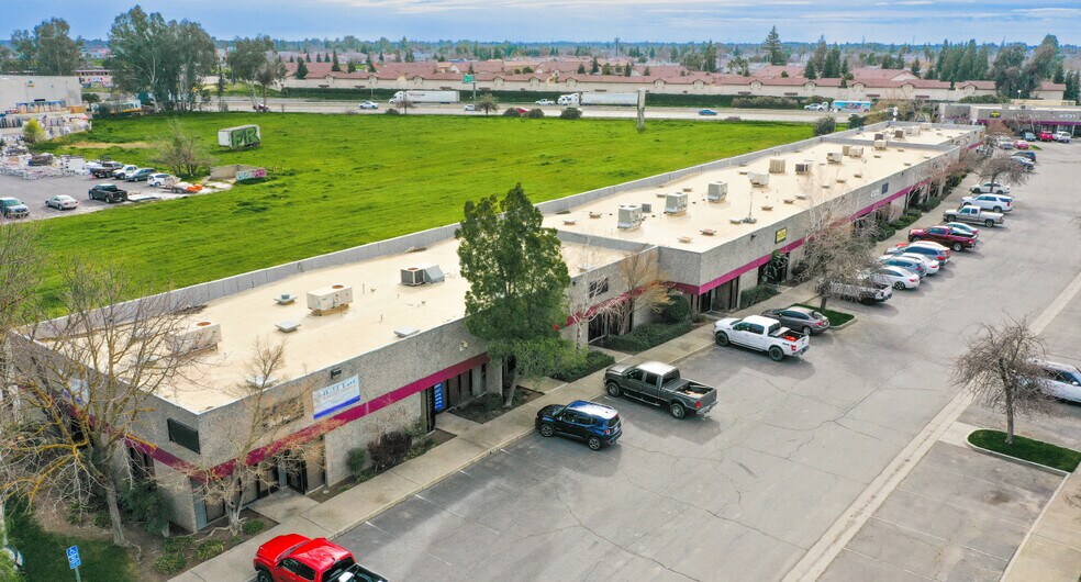 4317-4343 N Golden State Blvd, Fresno, CA à louer - Photo du bâtiment - Image 2 de 5