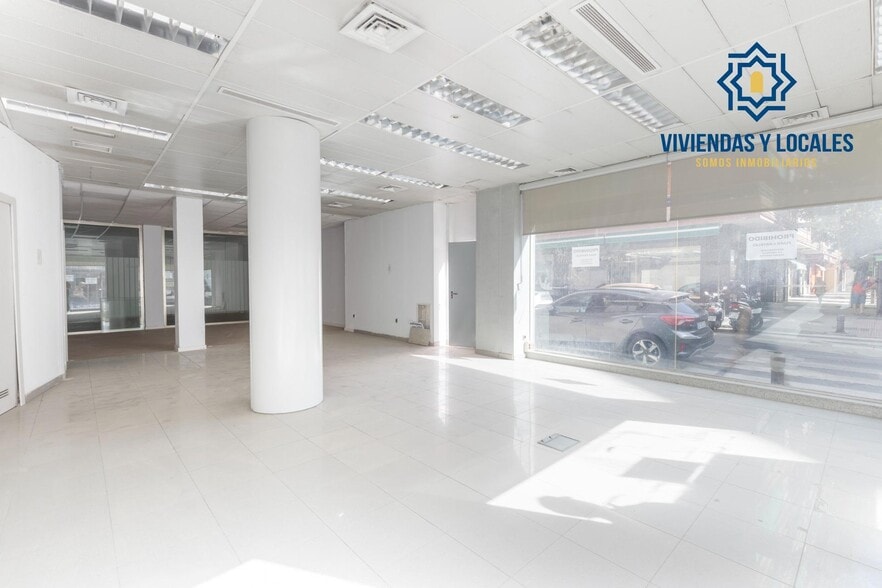 Retail in Granada for sale - Interior Photo - Image 3 of 25
