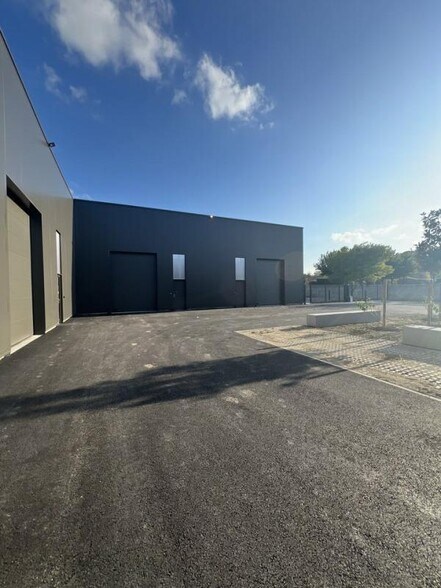 Industrial in Deyme for lease - Building Photo - Image 2 of 5