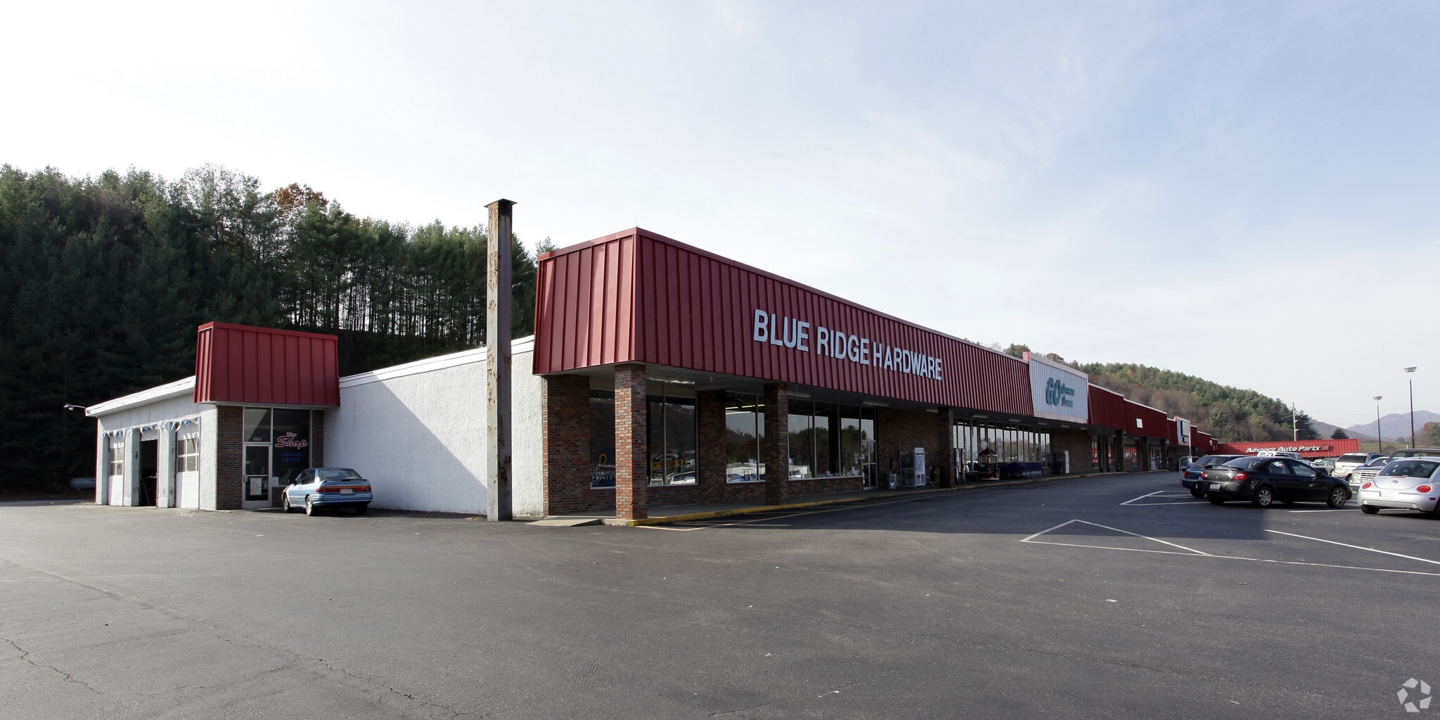 3298-3315 US Highway 19 E, Burnsville, NC for lease Primary Photo- Image 1 of 3
