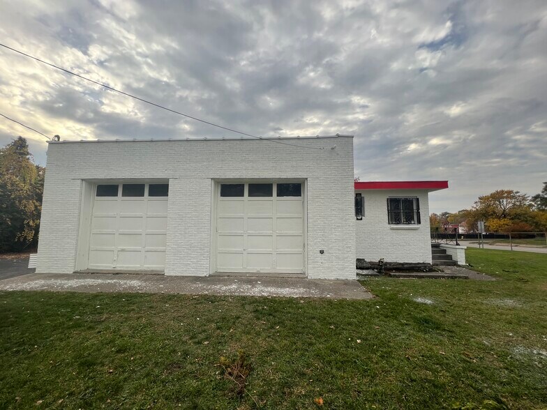 556 Auburn Ave, Pontiac, MI à louer - Photo du bâtiment - Image 3 de 12