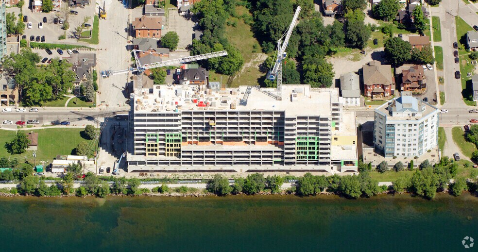 185 Dunlop St E, Barrie, ON à vendre - Photo du bâtiment - Image 2 de 2
