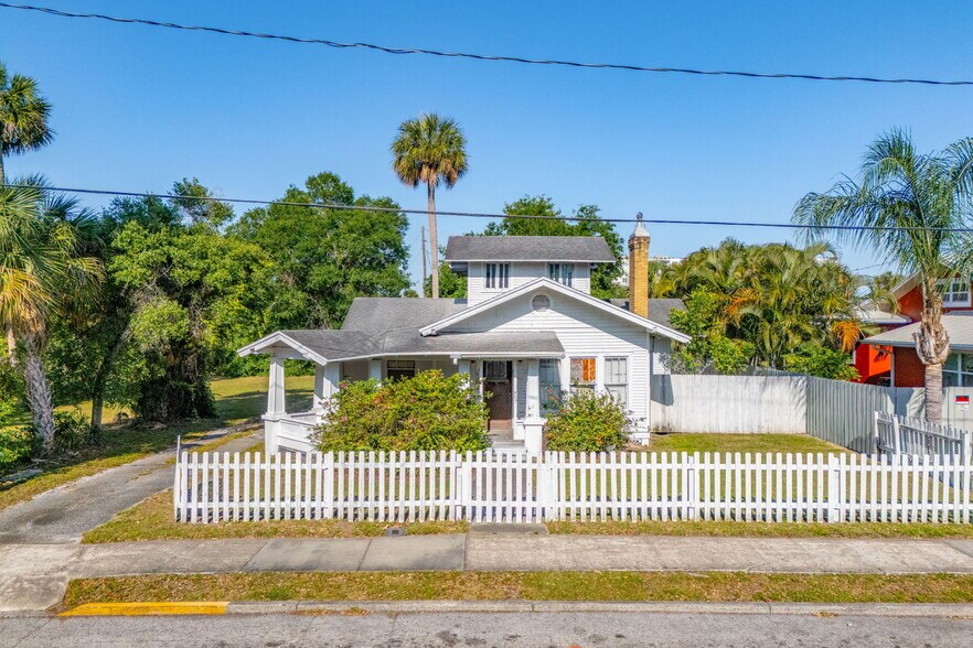 2106 Vernon Pl, Melbourne, FL à vendre - Photo du bâtiment - Image 3 de 49